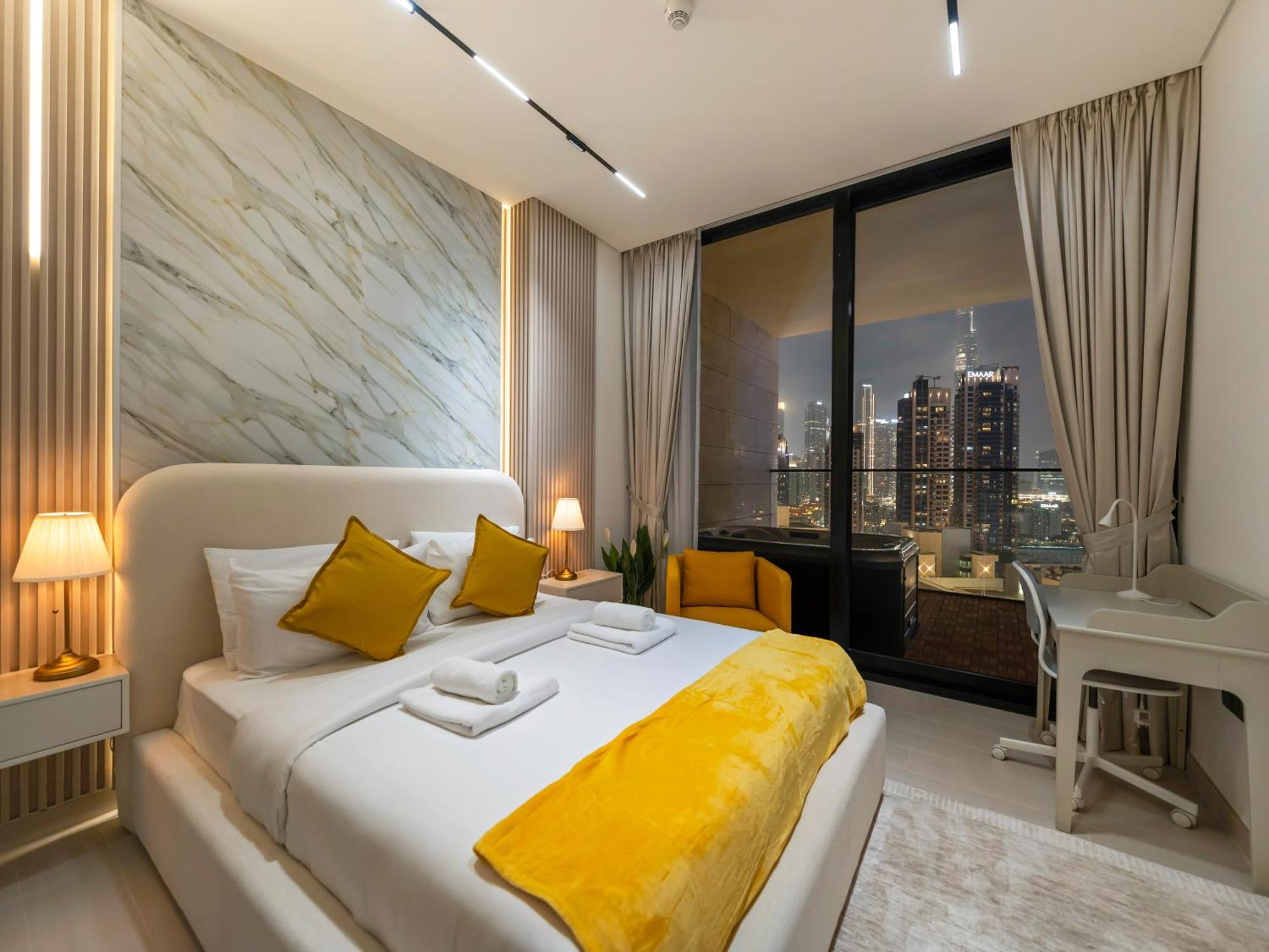 Premium Burj Khalifa View & Private Jacuzzi Apartment