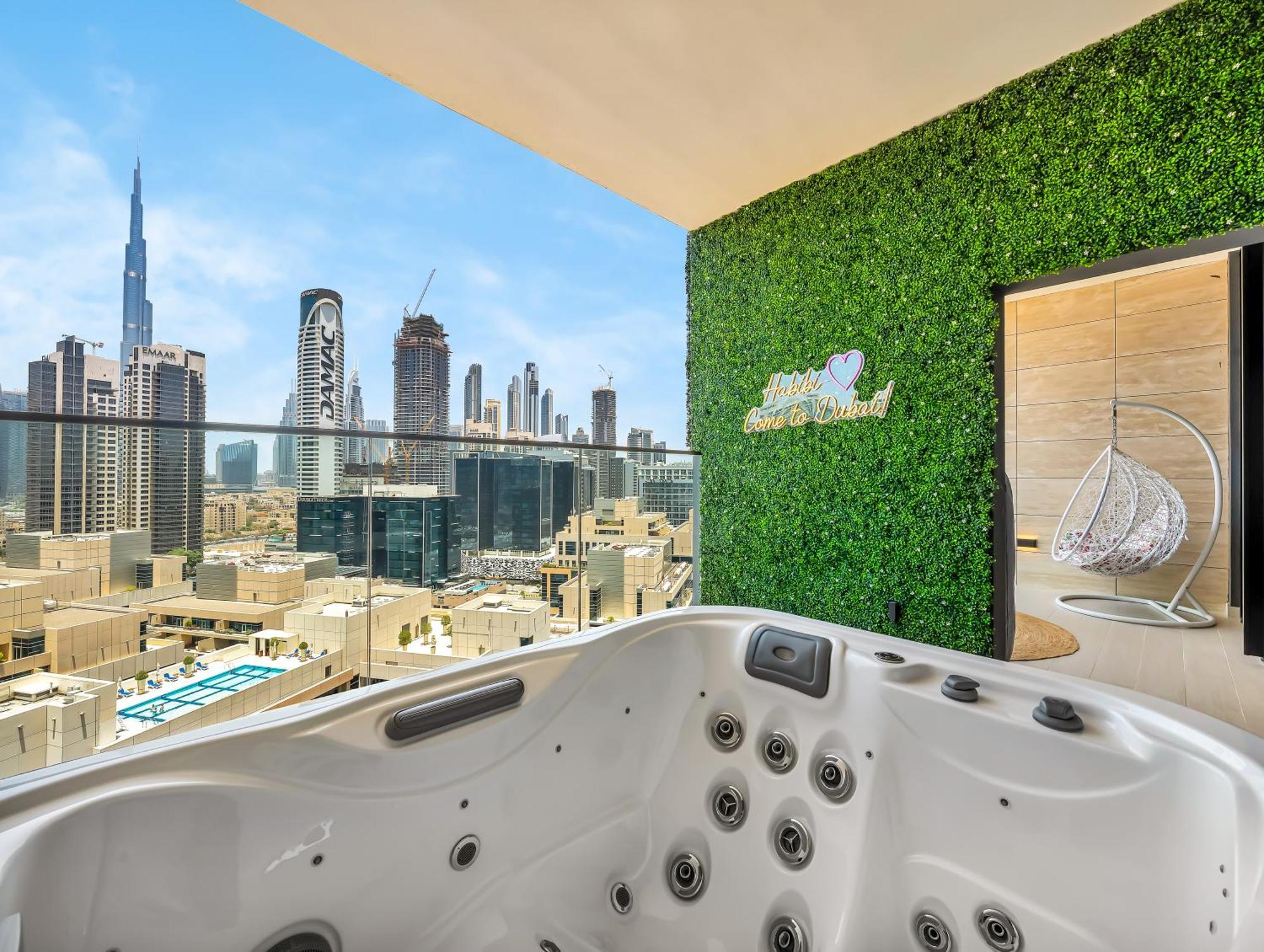 Premium Burj Khalifa View & Private Jacuzzi *